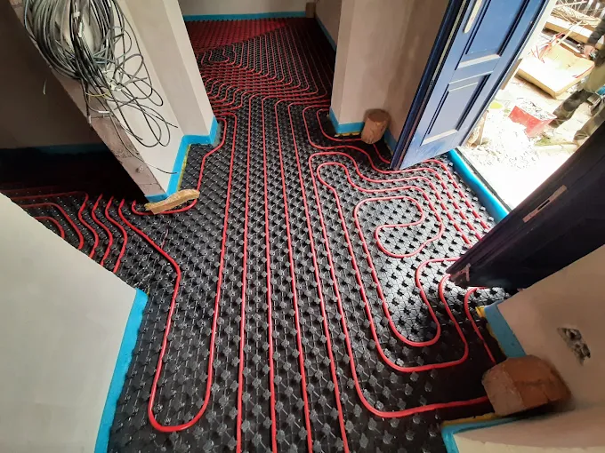 Instalace podlahového topení v chodbě